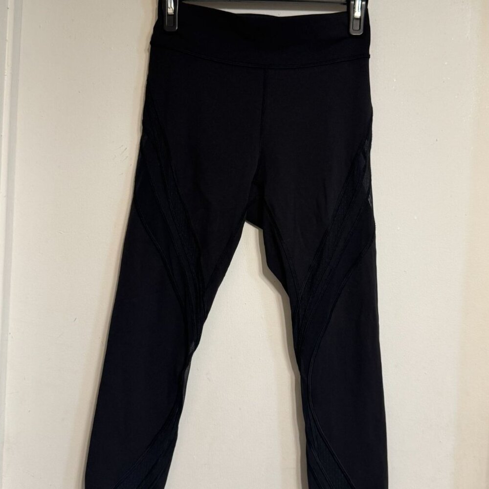 Lululemon Black Cropped Leggings Womens Size 6 With Mesh Panel Accents